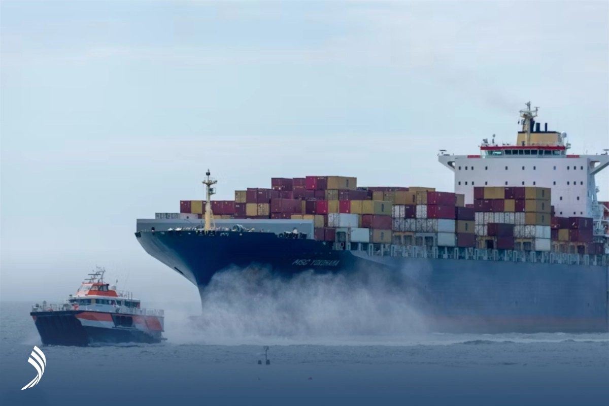 carrying-cargo-with-small-ships-and-massive-container-ships-difference